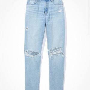 AE Strigid Curvy Ripped Mom Jean NWOT